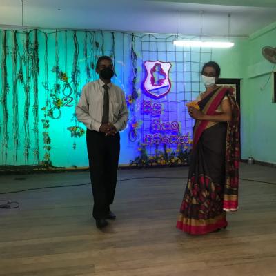 වසර 30ක සේවා කාලයක් නිම කල ඉංග්‍රිසි විෂය ඉගැන්වූ ශ්‍රියාලතා පෙරේරා ගුරු මෑණියන්ගේ ඉසිඹුලෑම....